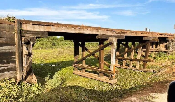 Seca baixa cota de rios, detém vazante, some com corixos e reduz produção de mel