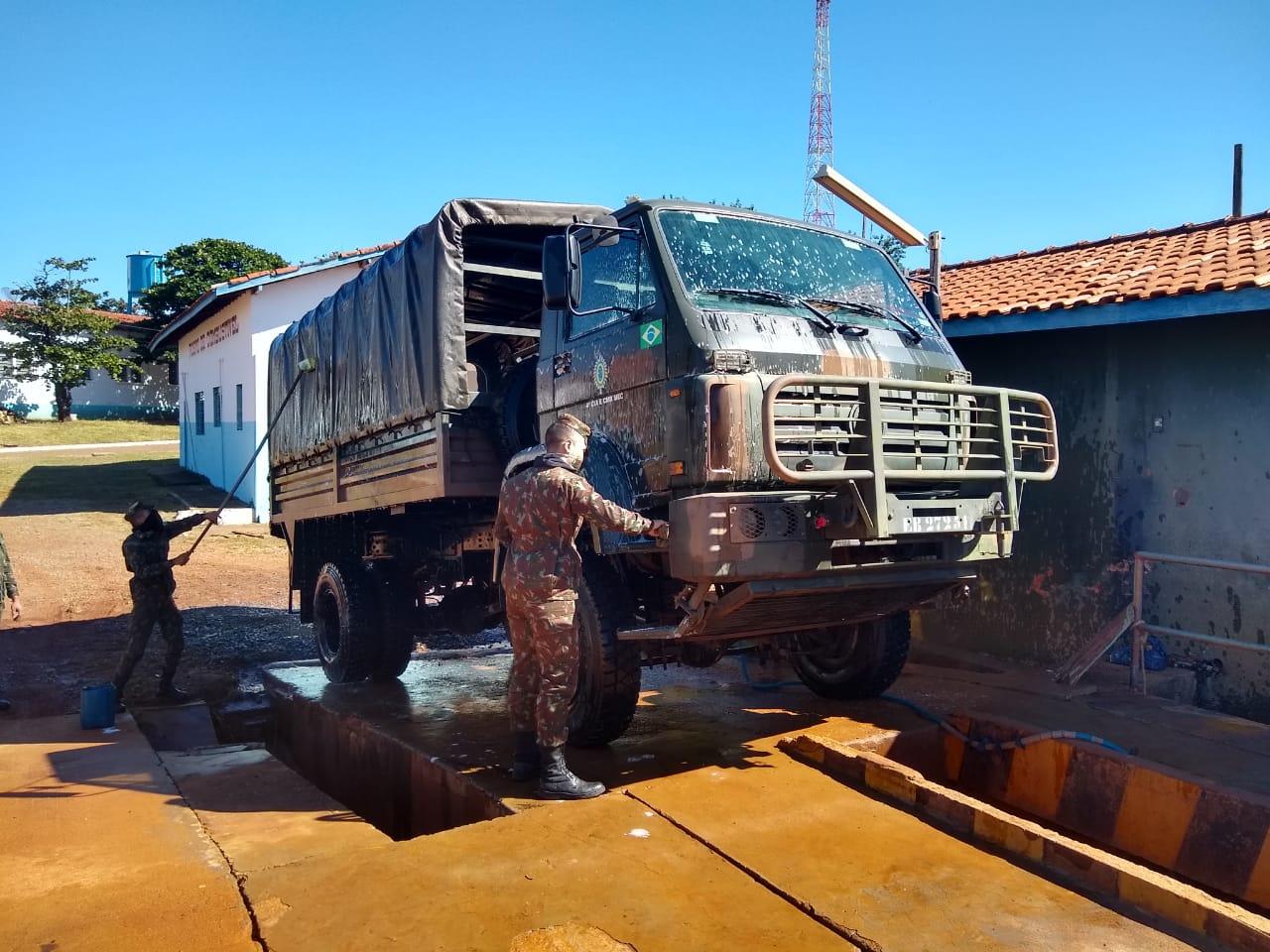4ª Cia E Cmb Mec realiza limpeza e descontaminação das viaturas, após o apoio ao Hospital de Guia Lopes