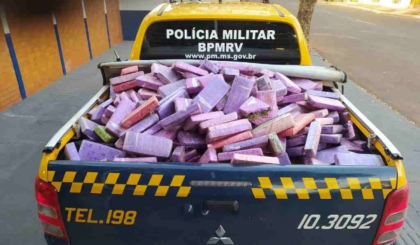 Homem é preso após capotar carro lotado de maconha na MS-395