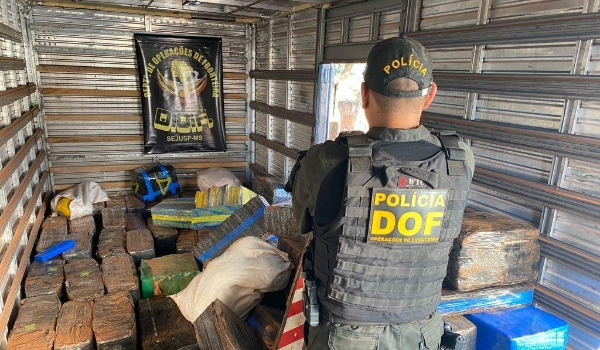 Caminhão roubado em falso frete é interceptado com R$ 9,6 milhões em maconha
