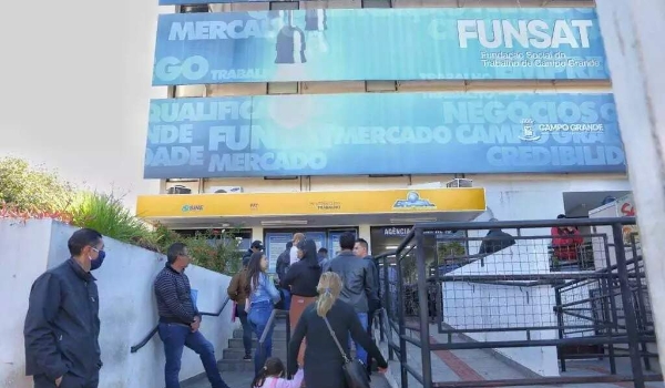 Semana termina com 624 oportunidades de emprego para quem não tem experiência