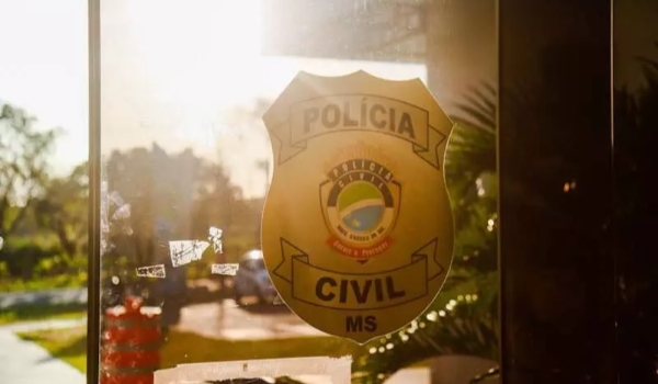 Mulher reage a tentativa de sequestro na saída de academia e bandido é amarrado por vizinhos