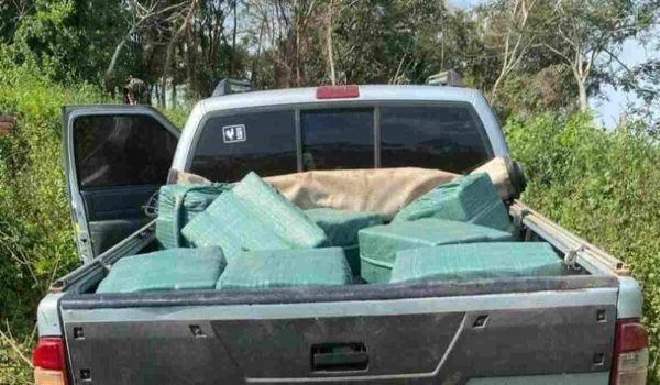 Avião suspende pouso e traficantes abandonam 400 quilos de cocaína no Paraguai