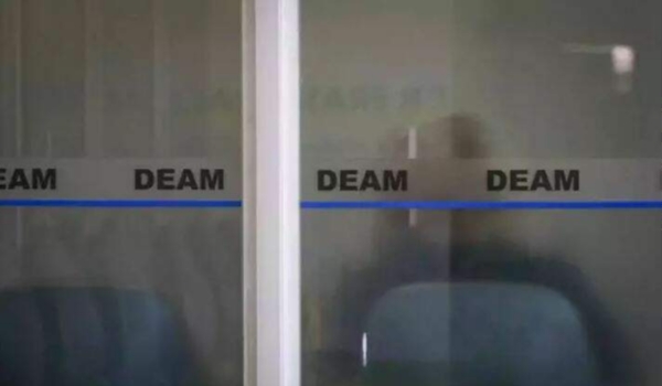 Homem joga querosene em grávida de 17 anos que é salva pela sogra