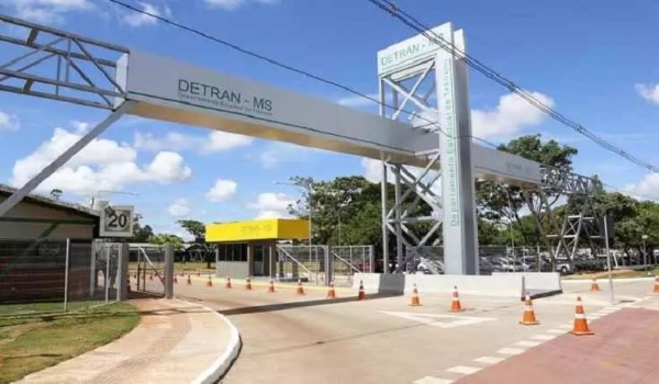 Cliente que não conseguiu emitir guia do Detran-MS para pagar sábado pode receber valor da multa em dobro