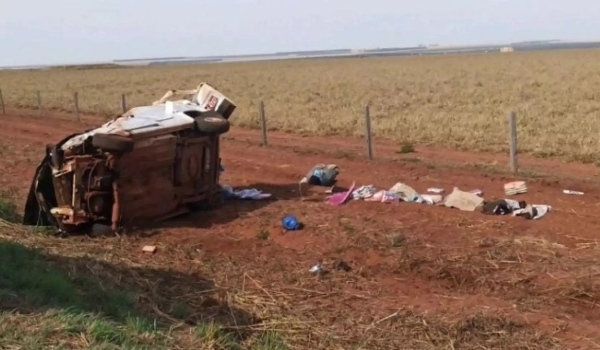 Motorista morre ao ser arremessado de carro em acidente na BR-060