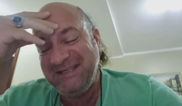 Integrante do 'Sexteto', Derico chora e lamenta morte de Jô Soares: 'Foi uma espécie de pai. Me ensinou tudo'