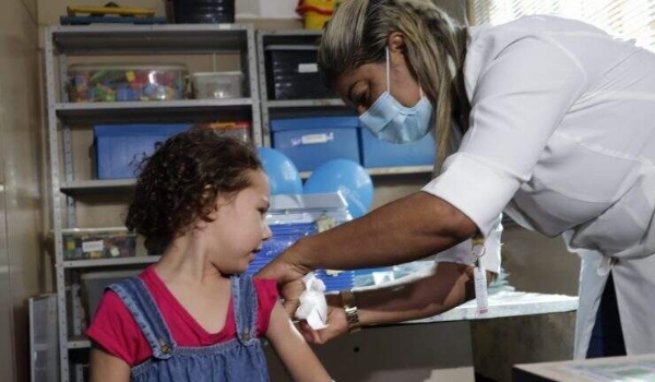 Campanha de multivacinação e imunização contra pólio começam hoje