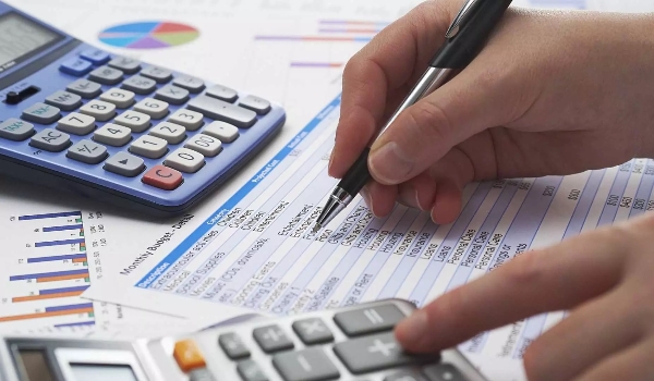 Um em cada quatro brasileiros não consegue fechar as contas do mês, aponta CNI