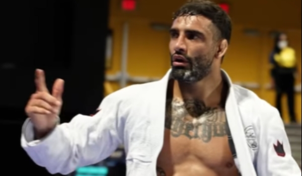 Mãe de Leandro Lo presta homenagem ao filho nas redes sociais