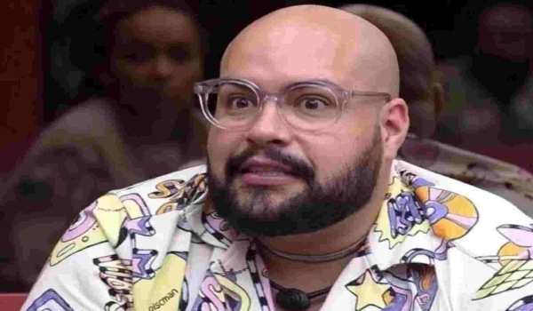 Após revelações no BBB22, Tiago Abravanel revela que ainda não falou com família
