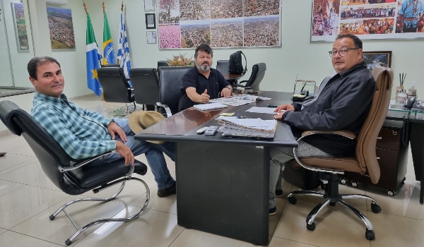 Prefeito Dr. Bandeira recebe o candidato a Deputado Federal Carlos Bernardo