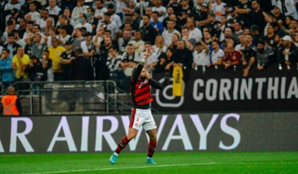 Flamengo defende vantagem diante do Corinthians para avançar na Libertadores