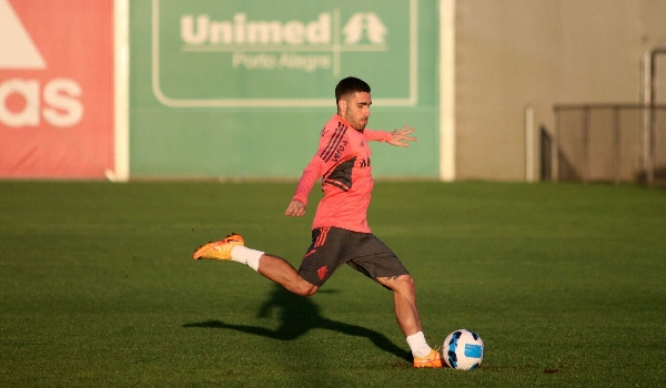 Inter e Athletico-PR disputam vagas para semifinais de torneios sul-americanos