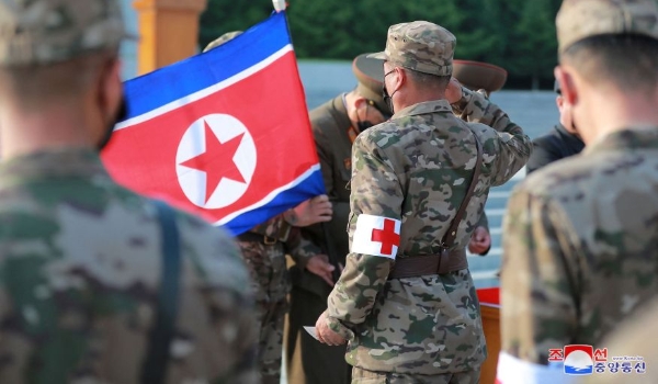 Coreia do Norte anuncia vitória contra Covid e revela que Kim Jong Un teve febre