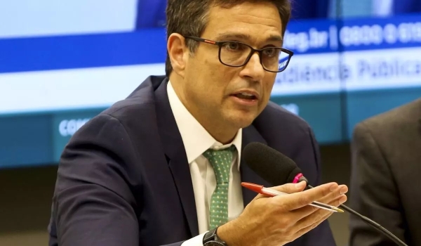 Não é verdade que bancos perdem dinheiro com Pix, diz presidente do BC