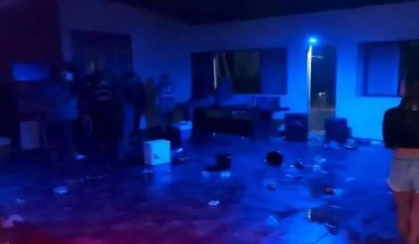 ‘Penetra’ invade festa de aniversário, quebra residência e agride convidados