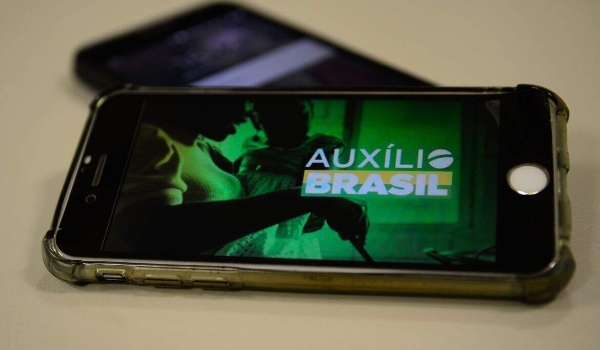 Caixa paga Auxílio Brasil com primeira parcela de R$ 600 a beneficiários