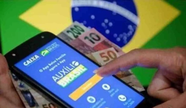 Técnicos ainda não encontraram espaço para Auxílio Brasil a R$ 600 em 2023