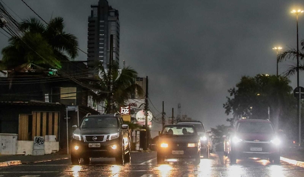 Tempestade elétrica e pancadas de chuva intensas atingiram MS durante madrugada