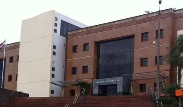 Brasileiro é condenado a 20 anos de prisão por sequestro e abuso sexual de menina no Paraguai