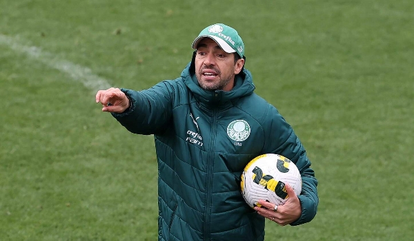 Palmeiras e Flamengo fazem duelo de favoritos neste domingo pelo Brasileirão