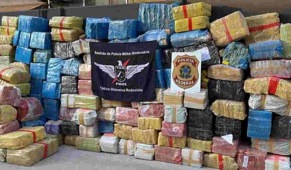 Mais de 4 toneladas de maconha que seriam levadas para SC são apreendidas na MS-386