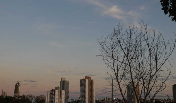 Sol predomina e máxima pode chegar aos 34ºC nesta terça em MS