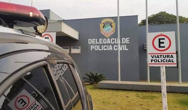 Idoso mata cachorro a facadas no meio de praça e acaba preso em MS