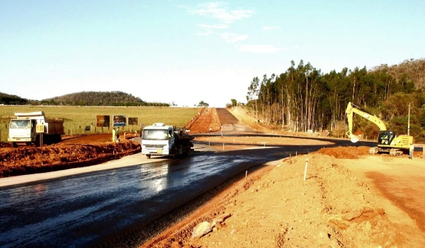 Obras para facilitar acesso a atrativos e escoamento de grãos avançam em Bonito