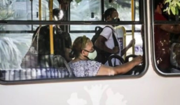 Uso de máscaras em ônibus e unidades de saúde deixa de ser obrigatório em Campo Grande