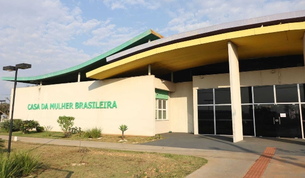 Armado com faca, homem tenta estuprar mulher e acaba preso