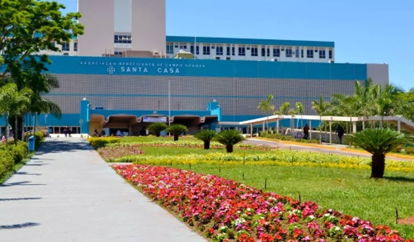 Esfaqueado 19 vezes ao lado de esposa grávida passa por cirurgia na Santa Casa