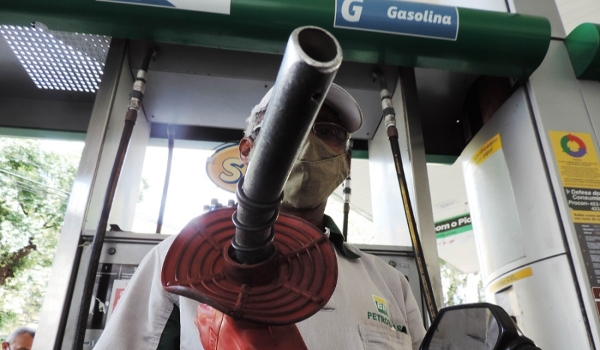 Petrobras reduz preços de venda de gasolina para as distribuidoras