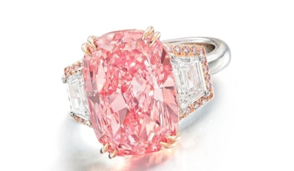 Diamante rosa deslumbrante pode valer mais de US$ 21 milhões em leilão