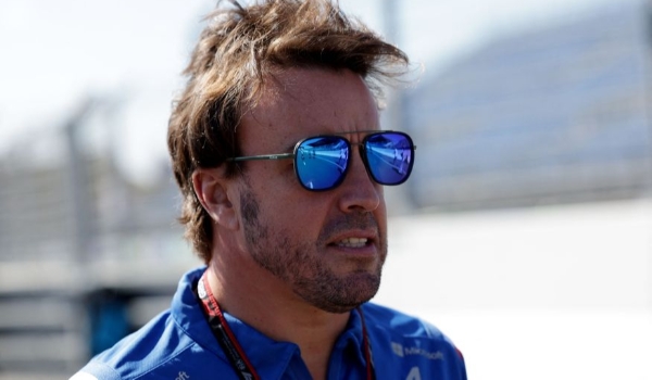 Após desavença, Alonso pede desculpa a Hamilton e o chama de “lenda”