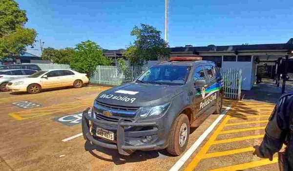 Rapaz tenta quebrar porta de bar em Dourados e é espancado por clientes