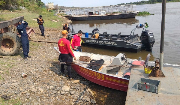 Bombeiros fazem buscas por rapaz que desapareceu ao mergulhar no Rio Paraguai