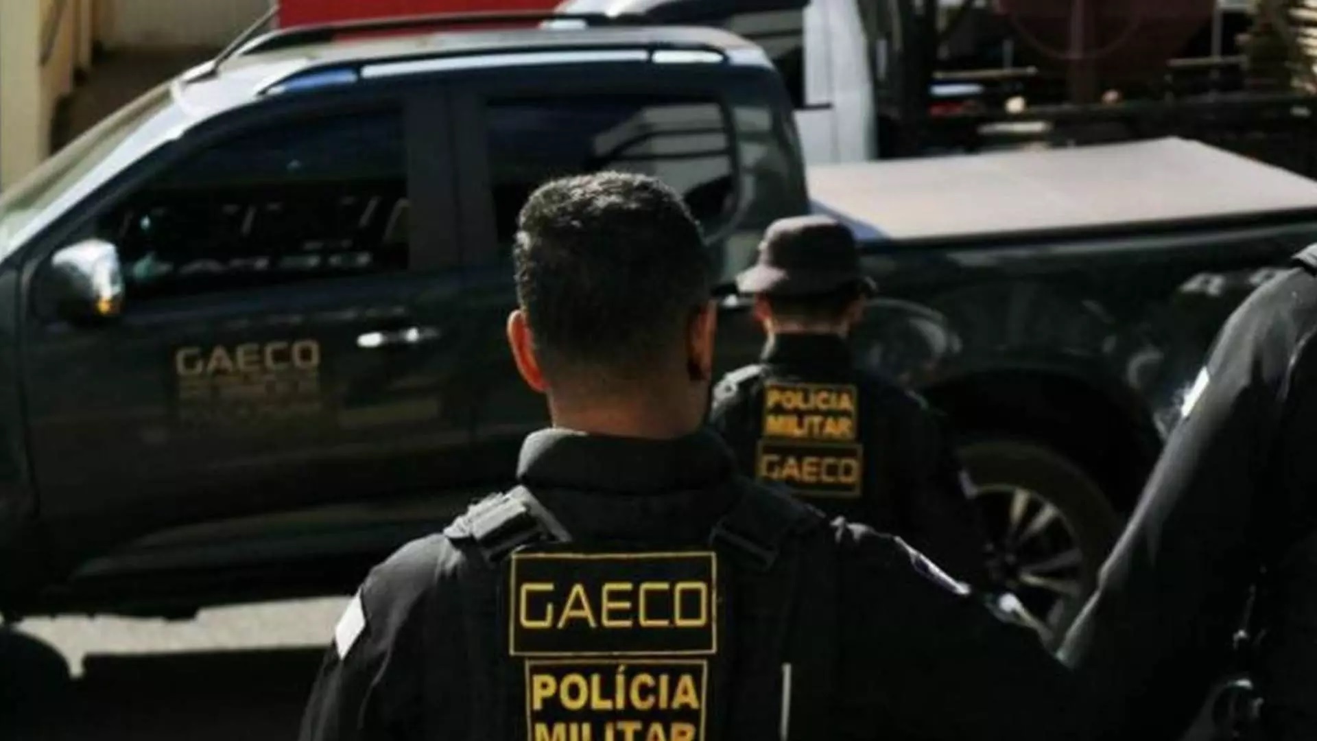 Gaeco cumpre mandado em garagem de carros e um é levado em operação contra PCC