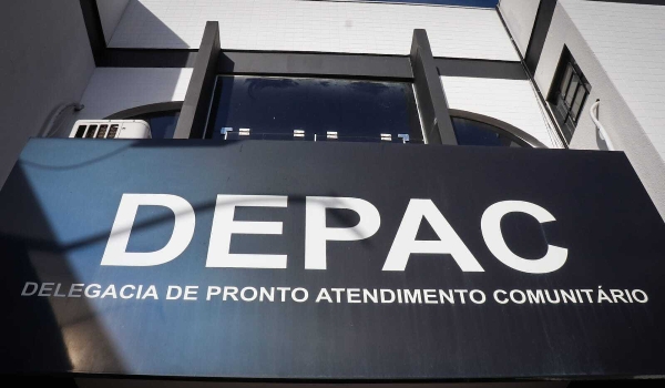 Armado, advogado corre atrás de garotas de programa na José Antônio