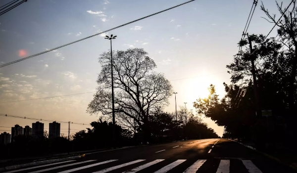 Sexta-feira tem previsão de tempo seco, com máxima de 38°C em MS