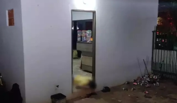 Homem é executado em conveniência com oito tiros por dupla em motocicleta 