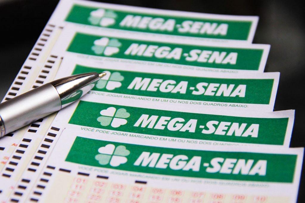 Ninguém acerta números da Mega-Sena e prêmio acumula