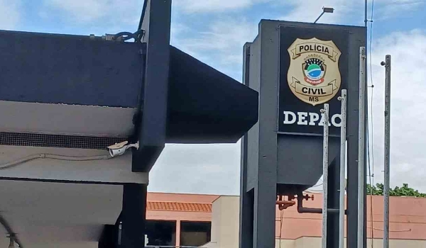 Homem furta cerveja, café e chocolates de supermercado em Dourados