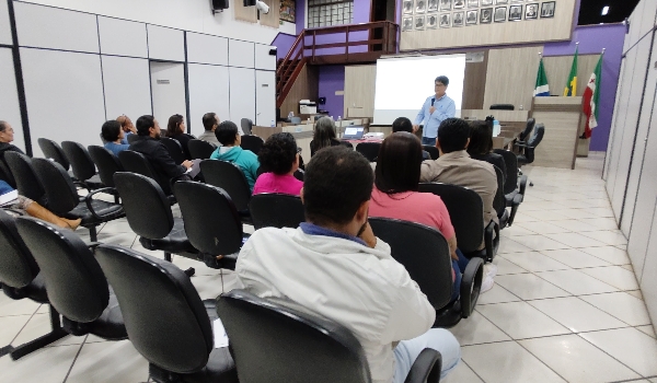 Sebrae ministra palestra de Educação Financeira para servidores municipais de Nioaque