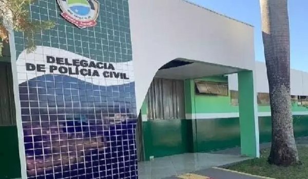 Homem corre com faca cravada na nuca após briga com colega de trabalho 