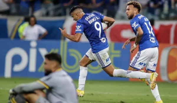 Cruzeiro enfrenta o Vasco precisando vencer para confirmar retorno a Série A 