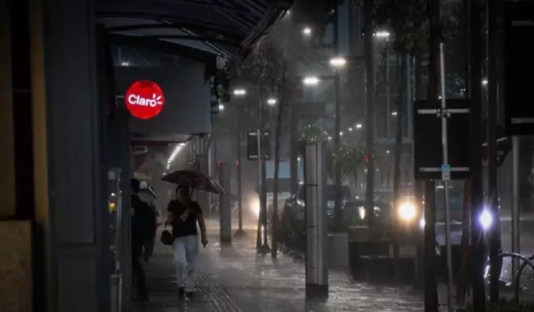 Manhã vira noite em Campo Grande e previsão é de chuva o dia todo 