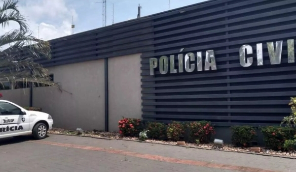 Vizinho atrai menina com balas, mostra vídeos pornográficos e a estupra