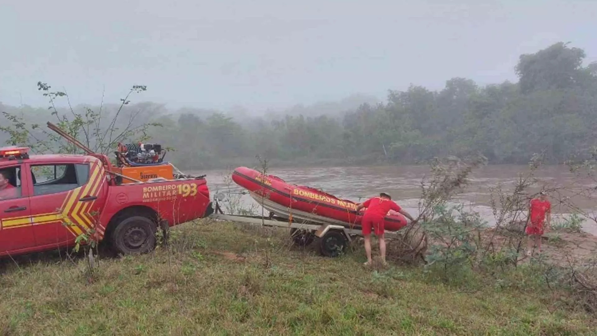 Corpo de desaparecido em rio é encontrado pelos bombeiros após um dia de buscas